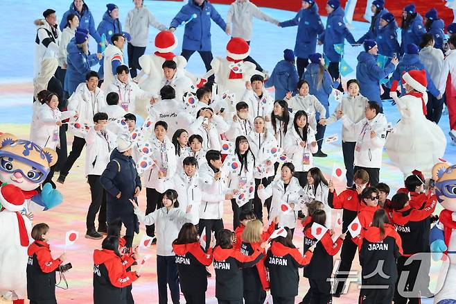 14일 중국 헤이룽장성 하얼빈 국제 컨벤션 전시 스포츠센터에서 열린 제9회 하얼빈 동계아시안게임 폐회식에 대한민국 선수들이 입장하고 있다. 2025.2.14./뉴스1 ⓒ News1 이승배 기자