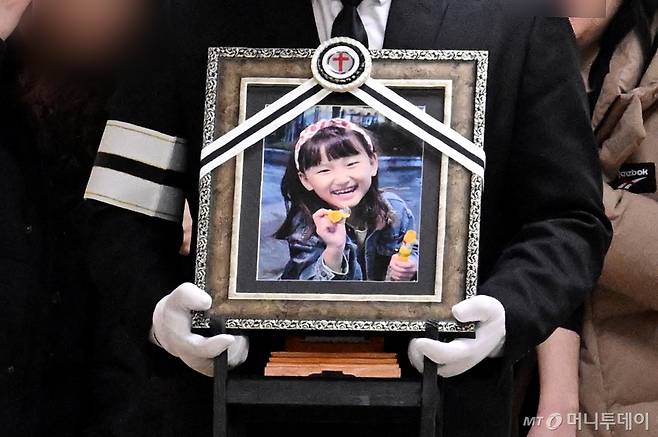 (대전=뉴스1) 김기태 기자 = 14일 오전 대전 서구 건양대병원 장례식장에서 김하늘양의 발인식이 엄수되고 있다. 2025.2.14/뉴스1 Copyright (C) 뉴스1. All rights reserved. 무단 전재 및 재배포, AI학습 이용 금지. /사진=(대전=뉴스1) 김기태 기자