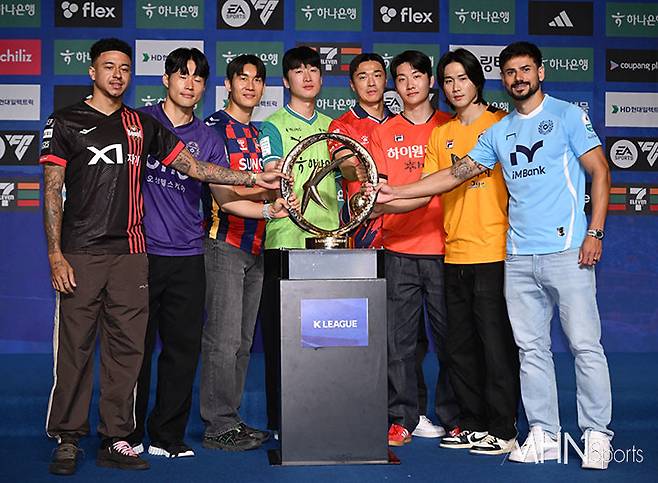 13일 열린 K리그1 개막 미디어데이에서 기념촬영하는 선수들