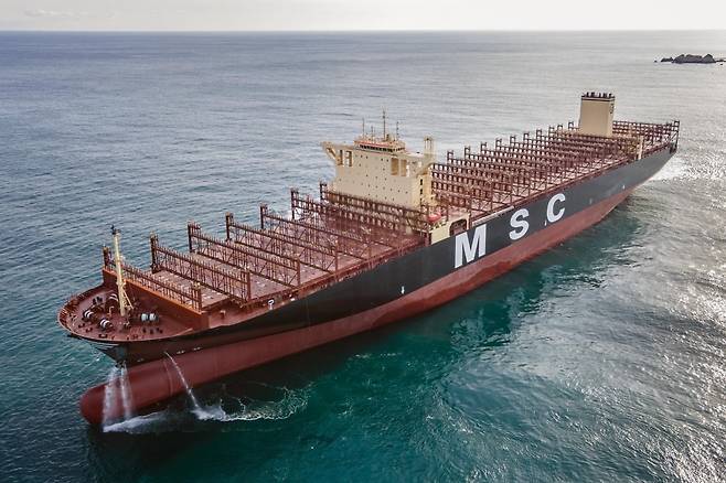 지난 2024년 건조해 인도한 초대형 LNG 이중연료추진 컨테이너 운반선의 시운전 모습. HD현대중공업 제공