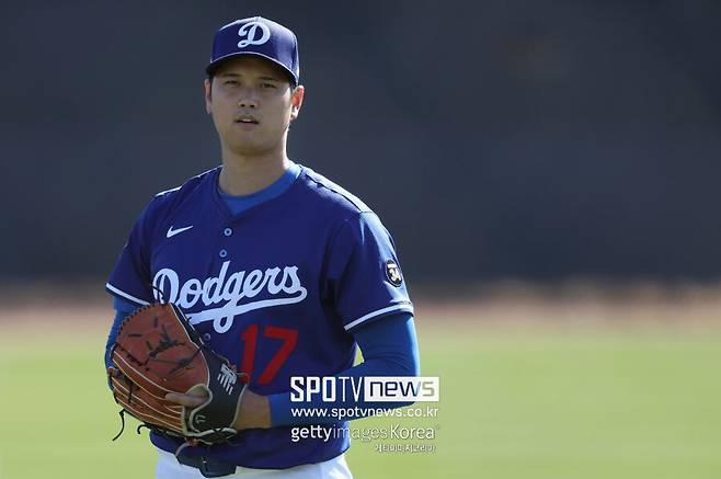 ▲ 오타니는 첫 불펜 피칭에서 패스트볼 위주로 14구를 던지며 성공적인 시동을 걸었다. 힘을 조절하기 위해 와인드업을 하지 않고 가볍게 공을 던졌음에도 최고 148km의 위력적인 공을 던졌다.