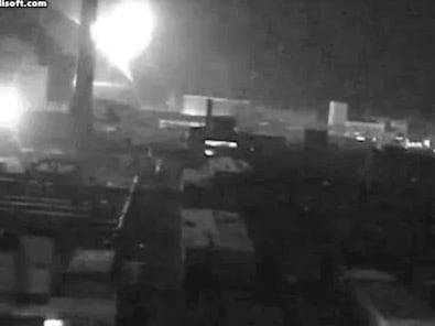 소셜미디어에 올라온 체르노빌 원전 방호덮개에서 폭발이 일어나는 모습./ 엑스