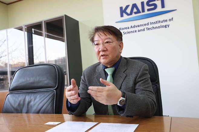 이상엽 국가바이오위원회 부위원장(KAIST 연구부총장)이 지난 11일 조선비즈와 인터뷰를 갖고 "바이오위의 첫 과제는 규제 개선이 될 것"이라며 "올해 내로 가시적인 성과를 내겠다"고 말했다./한국과학기술원(KAIST)
