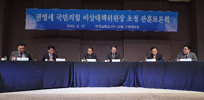 국민의힘 권영세 비상대책위원장이 17일 서울 중구 프레스센터에서 열린 관훈토론회에 참석해 발언하고 있다. 연합뉴스