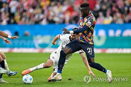 마인츠는 22일(한국시간) 독일 마인츠에 위치한 메바 아레나에서 열린 장크트파울리와의 2024-25시즌 분데스리가 23라운드 홈경기에서 2-0 승리를 거뒀다. 이날 벤치 명단에 포함된 이재성은 후반전 시작과 동시에 교체 투입됐다. 이재성은 후반 22분 결승골을 터트렸고 후반 추가시간에 추가골을 도우면서 1골 1도움을 올렸다. 연합뉴스