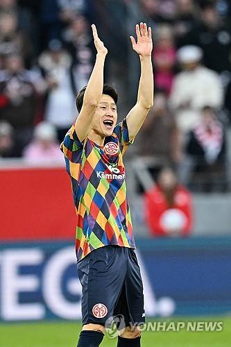 마인츠는 22일(한국시간) 독일 마인츠에 위치한 메바 아레나에서 열린 장크트파울리와의 2024-25시즌 분데스리가 23라운드 홈경기에서 2-0 승리를 거뒀다. 이날 벤치 명단에 포함된 이재성은 후반전 시작과 동시에 교체 투입됐다. 이재성은 후반 22분 결승골을 터트렸고 후반 추가시간에 추가골을 도우면서 1골 1도움을 올렸다. 연합뉴스