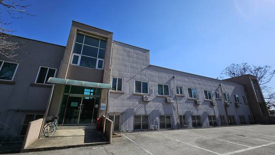 경기도 수원시 권선구에 위치한 중앙선관위 선거연수원 제2생활관 전경. 김민욱 기자