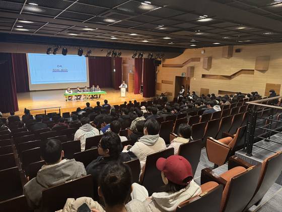지난달 16일 동아대 총학생회는 학교 측과 협의해 등록금 인상 재원에 대한 활용 방안 등을 학생들에게 설명하는 자리를 가졌다. 동아대 총학생회