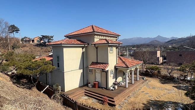 경매로 나온 경기도 양평군 강하면의 2층 단독주택 모습 윤병찬 PD