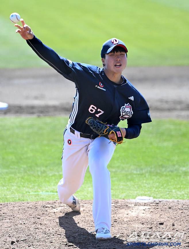 직구, 커브, 싱커를 원하는 곳에 던질 줄 아는 제구력이 인상적이었다