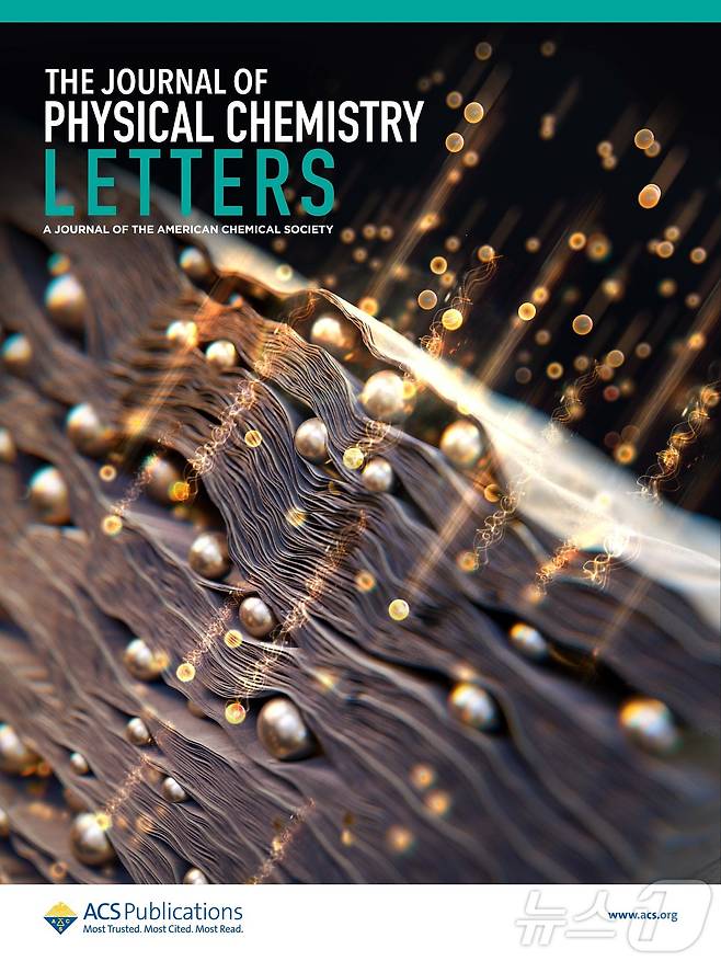 맥신복합체 개발 논문이 담긴 국제 학술지 물리화학레터. (원자력연 제공. 재판매 및 DB금지) /뉴스1