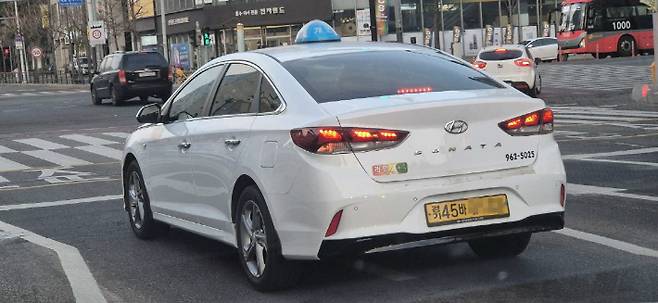 고양시 내 주행 중인 택시. 고양시 제공