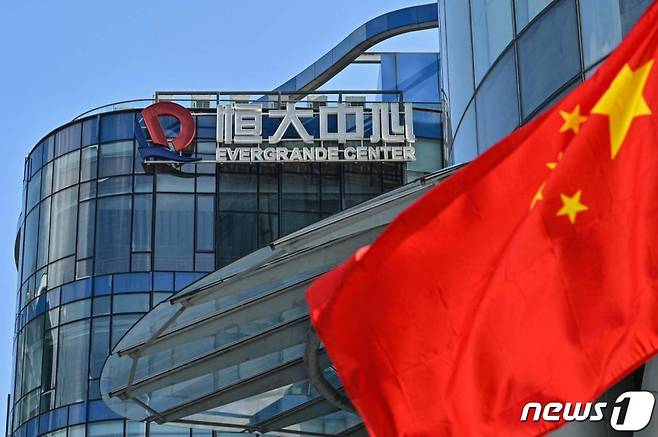 중국 부동산 위기의 상징이었던 부동산 개발업체 헝다의 청산이 결정됐지만 중국의 위기는 끝나지 않았다. /AFPBBNews=뉴스1