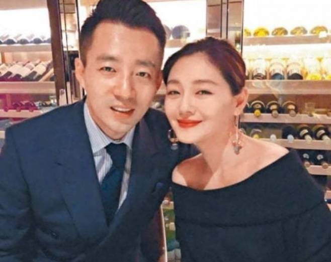 왼쪽부터 왕샤오페이와 쉬시위안. /사진=쉬시위안 SNS 캡처