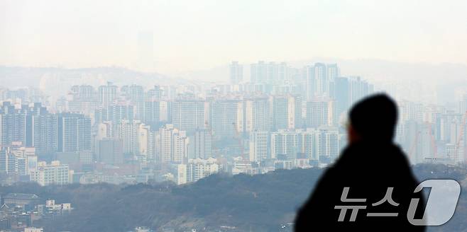 서울 남산에서 바라본 아파트 모습. 2025.3.2/뉴스1 ⓒ News1 김명섭 기자