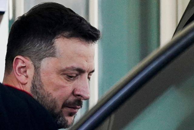 볼로디미르 젤렌스키 우크라이나 대통령이 지난달 28일 도널드 트럼프 미국 대통령과의 정상회담을 마치고 미국 워싱턴 백악관을 나서고 있다. 워싱턴=로이터 연합뉴스