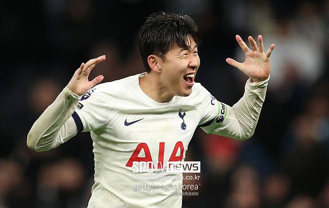 ▲ 에베를 단장은 이러한 상황을 설명한 뒤 “여러 포지션을 소화할 수 있는 경험 있는 멀티 공격수라면 케인의 백업이라는 해답이 될 수 있다”라고 말하며 케인의 백업 역할과 동시에 다른 역할을 소화할 수 있는 멀티 자원을 원한다는 뜻을 전했다.