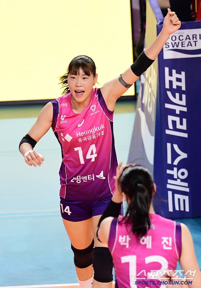 6일 인천 삼산월드체육관에서 열린 배구 V리그 여자부 흥국생명과 현대건설의 경기. 득점 성공 후 기뻐하는 흥국생명 정윤주. 인천=송정헌 기자songs@sportschosun.com/2025.03.06/