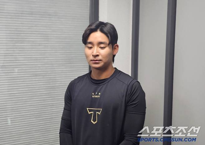 시범경기를 앞두고 취재진과 인터뷰 하는 KIA 홍종표. 부산=이종서 기자