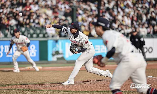 ▲ 롯데 구승민이 9일 부산 사직구장에서 열린 2025 KBO 시범경기 KIA 타이거즈와의 경기에서 투구를 펼치고 있다. ⓒ롯데 자이언츠