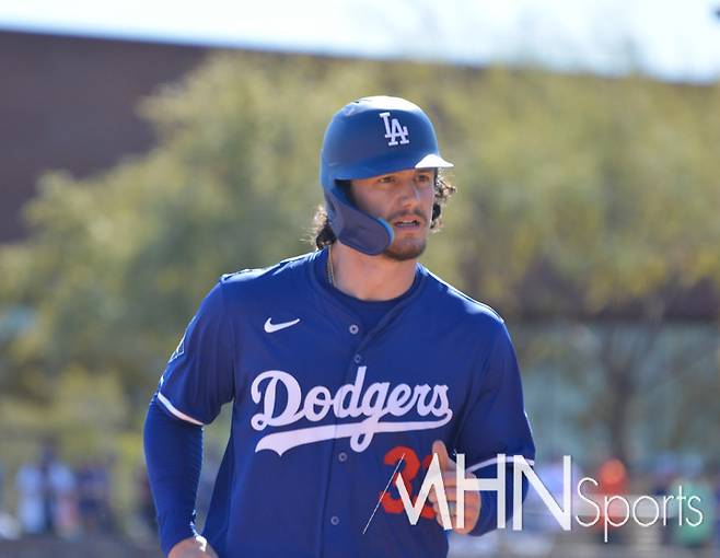 (김혜성과 개막전 로스터 한 자리를 놓고 경합 중인 외야수 제임스 아웃맨)