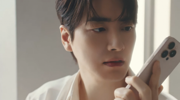 팬들이 지어준 배우 이준혁의 애칭을 딴 엔제리너스의 신제품 ‘밀키 바닐라 엔젤’ 출시 예고 영상 한 장면. 엔제리너스 유튜브 캡처