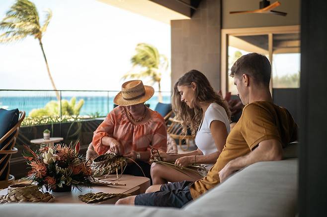 레이 포오 만들기 전통문화 클래스. 사진제공|팜투어