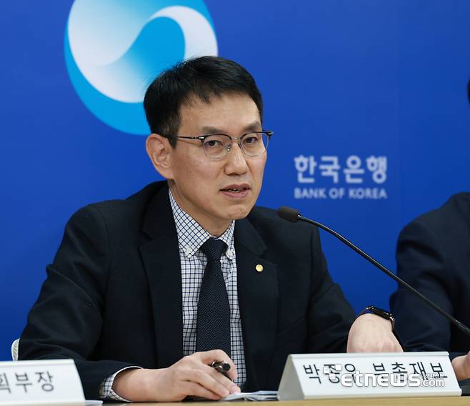 박종우 한국은행 부총재보가 13일 오전 서울 중구 한국은행에서 열린 통화신용정책보고서(2025년 3월) 설명회에서 발언하고 있다.