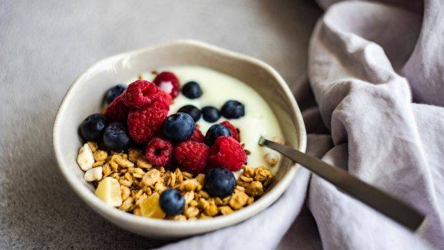 칼슘은 튼튼한 뼈를 유지하는 데 필수적인 영양소다 | 출처: 클립아트코리아