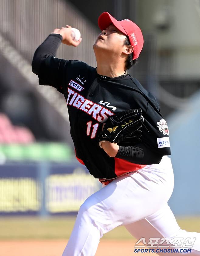 14일 잠실야구장에서 열린 KIA와 두산의 시범경기, KIA 조상우가 역투하고 있다. 잠실=허상욱 기자 wook@sportschosun.com/2025.03.14/