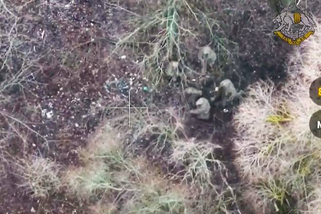 우크라이나가 지난 1월 공개한 쿠르스크주 국경에서 러시아군과 함께 전투 중인 북한군의 모습./AP연합뉴스