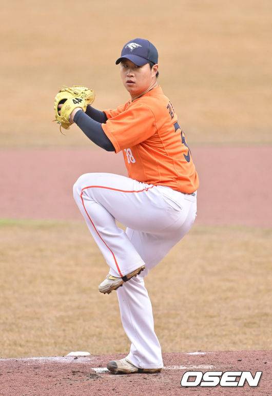4 Surgeries Later: Hanwha's Perseverance Pays Off in 1st Team Return 한화 김종수