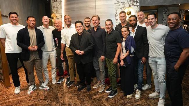 ▲ 토히르 인도네시아축구협회장은 클루이베르트 감독에게 모든 지원을 아끼지 않는다. 신태용 감독 시절보다 더 많은 귀화 선수를 구성하는데 온힘을 짜내고 있다. 최근에도 이탈리아와 네덜란드에서 뛰던 3명을 귀화시켜 인도네시아 선수들을 대표팀에서 찾기가 힘들 지경이다. ⓒ 토히르 회장 SNS