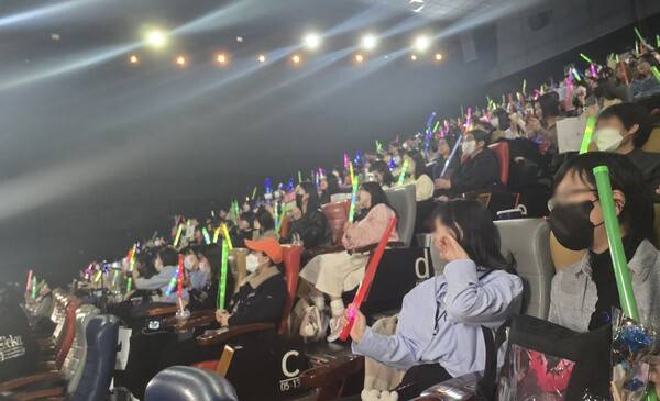 - 로오히의 5주년을 축하하기 위해 모인 로드들