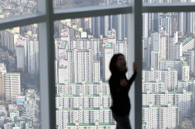 서울 송파구 롯데월드타워에서 바라본 아파트 단지. 사진=연합뉴스