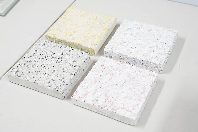 웝스가 개발한 섬유 폐기물 업사이클링 건축 자재 / 출처=IT동아