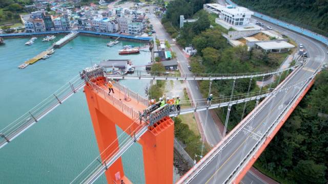 ▲남해대교 주탑을 오를 수 있는 1973, 남해대교 체험. ⓒ남해군