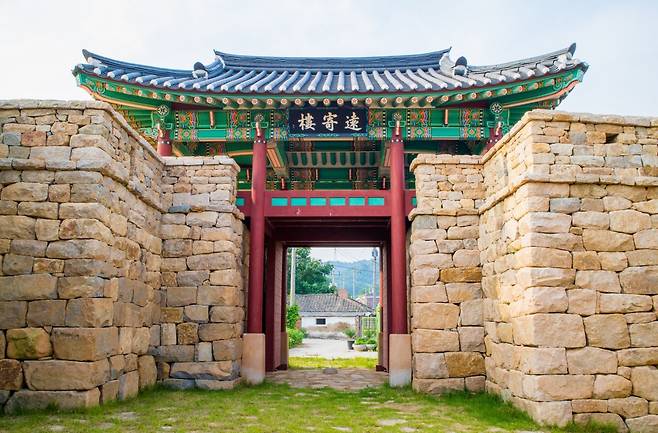 읍성 안에 사는 주민들의 일상과 관광문화 유산이 어우러진 충남 당진 ‘면천읍성’ 사진제공|한국관광공사