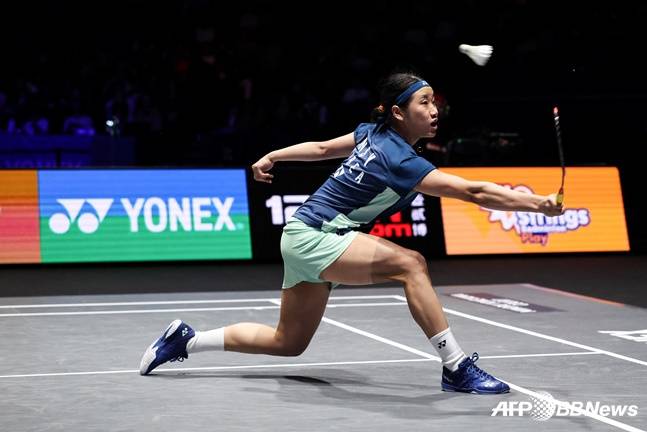 왕즈이의 공격을 받아내고 있는 안세영. /AFPBBNews=뉴스1