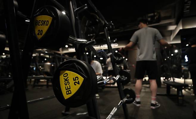 2023년 1월 30일 서울의 한 피트니스센터에서 시민들이 운동을 하고 있는 모습. 사진은 기사와 관련 없음. /뉴스1