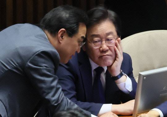 이재명(오른쪽) 더불어민주당 대표. 연합뉴스