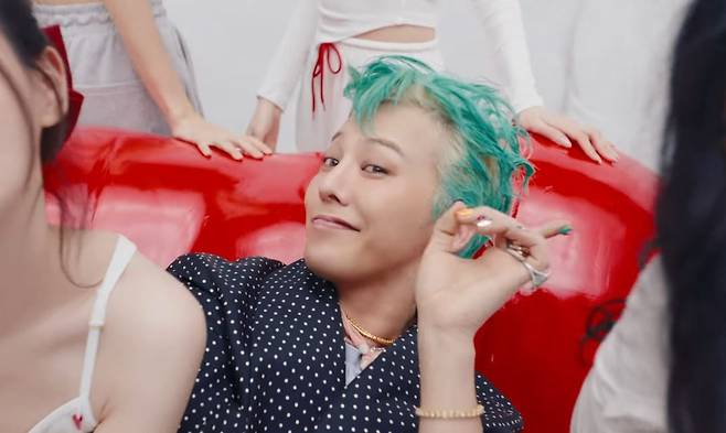 지드래곤의 신곡 ‘투 배드’ 뮤직비디오 장면. 공식 유튜브 채널