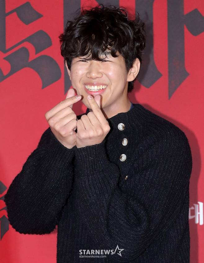 배우 이종혁 아들 이준수 군이 4일 오후 서울 송파구 롯데월드타워 롯데시네마에서 진행된 오컬트 애니메이션 '퇴마록' VIP 시사회에 참석해 포즈를 취하고 있다. '퇴마록'은 특별한 능력을 가진 퇴마사들이 절대 악(惡)에 맞서는 대서사의 시작을 담은 오컬트 블록버스터. 오컬트 액션을 오감으로 즐길 수 있는 4DX와 SCREENX 포맷으로 관객과 만날 예정이다. 오는 21일 개봉. 2025.02.04 /사진=김창현 chmt@