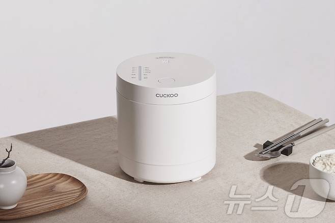 쿠쿠 2인용 전기 보온 밥솥.(쿠쿠 제공)