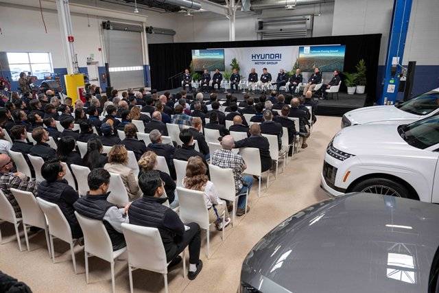 현대차·기아는 지난 10일(현지시간) 미국 캘리포니아 캘리포니아시티 모하비주행시험장에서 설립 20주년 기념행사를 열었다. /현대차그룹