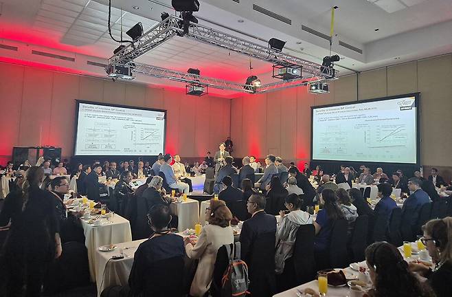 지난달 멕시코에서 열린 심혈관 중재 시술 국제 학술 대회(CADECI)에서 한국 심장내과 전문의가 보령의 듀카브의 임상 효과 및 처방 사례를 발표하고 있다. /보령 제공