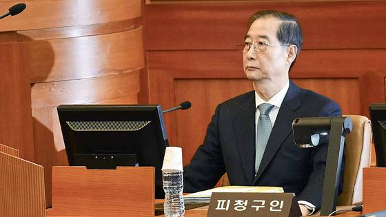 한덕수 국무총리가 지난달 19일 서울 종로구 헌법재판소에서 열린 한덕수 국무총리 탄핵심판 1차 변론기일에 출석했던 모습. 뉴시스