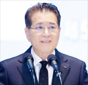 장인화 포스코홀딩스 회장이 20일 서울 대치동 포스코센터에서 열린 주주총회에서 경쟁력 강화 방안을 말하고 있다. /포스코 제공