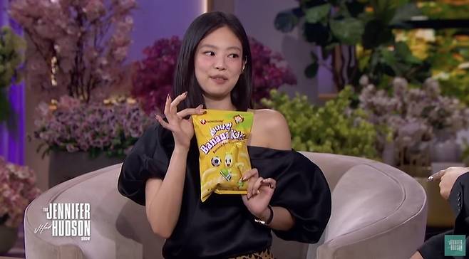 제니퍼 허드슨 쇼에 출연한 제니가 바나나킥을 소개하고 있다. Jennifer Hudson Show