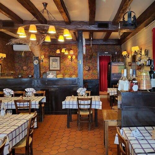 파리의 빕그루망 레스토랑, ‘오베르주 피레네 세벤느’ 전경. 100년이 넘는 역사를 자랑하는 곳이다. 스튜, 그릴드 라이스 등 프랑스 가정식을 비싸지 않은 가격에 제공한다. 미슐랭 가이드